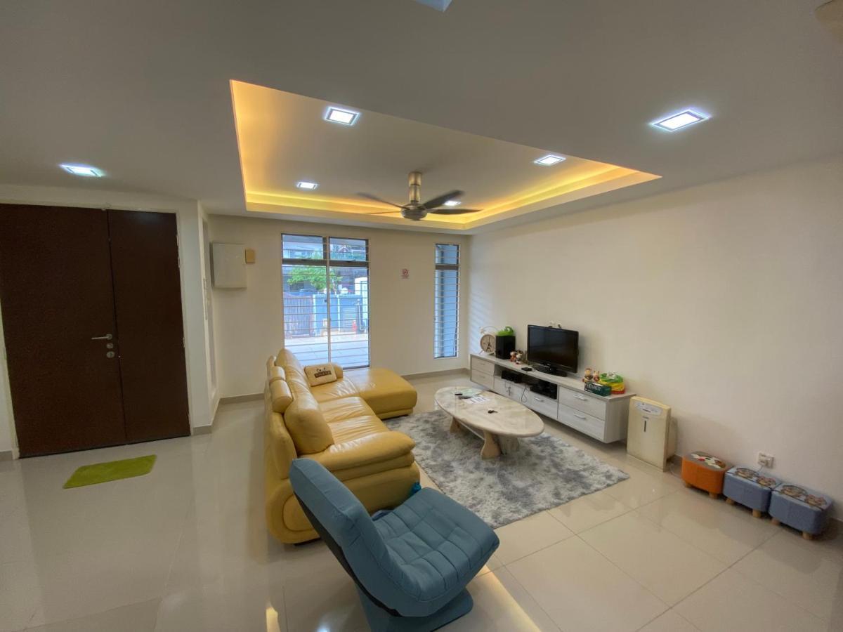 Entire Residential Home•Jia Residences Bkt Serdang沙登温暖的家 Seri Kembangan Exterior foto