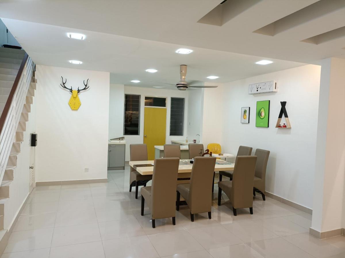 Entire Residential Home•Jia Residences Bkt Serdang沙登温暖的家 Seri Kembangan Exterior foto