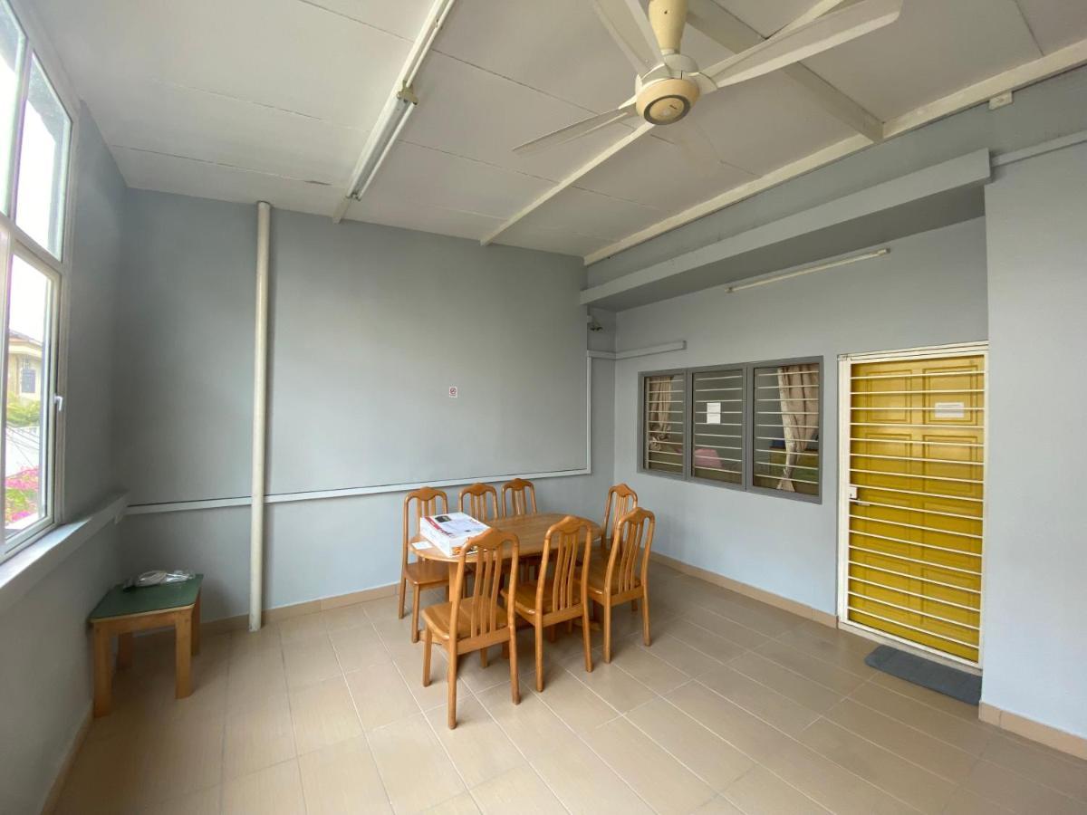 Entire Residential Home•Jia Residences Bkt Serdang沙登温暖的家 Seri Kembangan Exterior foto