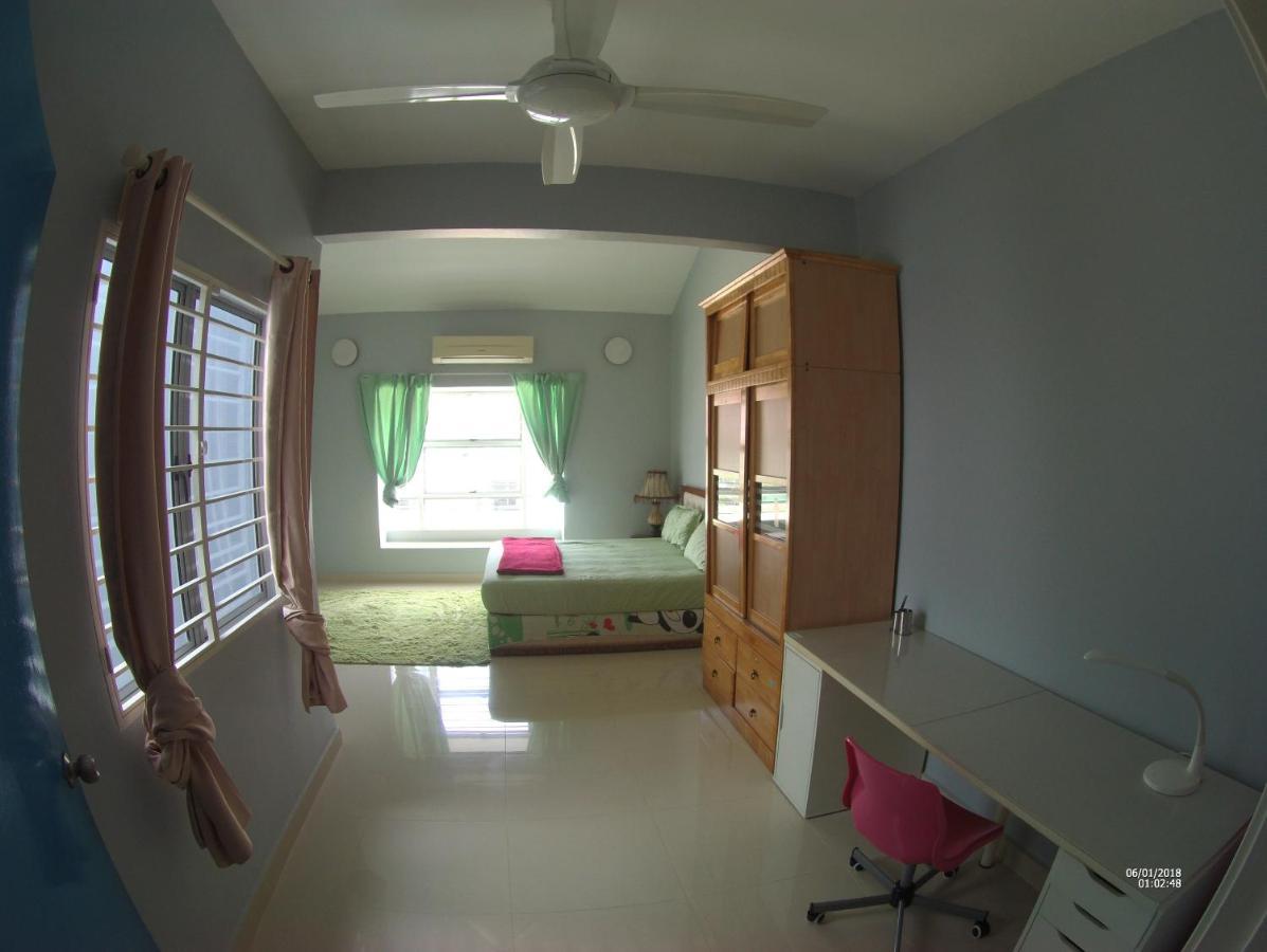 Entire Residential Home•Jia Residences Bkt Serdang沙登温暖的家 Seri Kembangan Exterior foto
