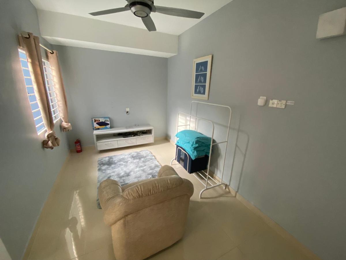 Entire Residential Home•Jia Residences Bkt Serdang沙登温暖的家 Seri Kembangan Exterior foto